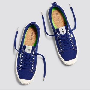 Cariuma X Pantone blue sneaker